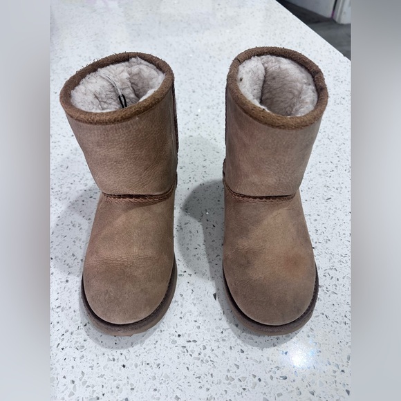 UGG Classic II Tan Boots Kids 12 VGUC - Picture 3 of 12